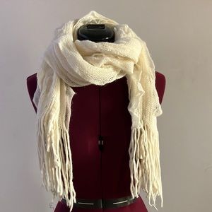 White ruffly cozy scarf